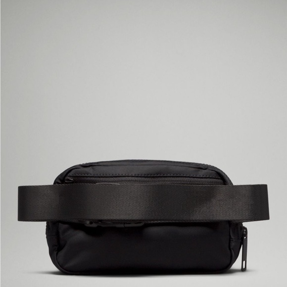 Lululemon PRIDE 1L belt bag - Picture 3 of 9
